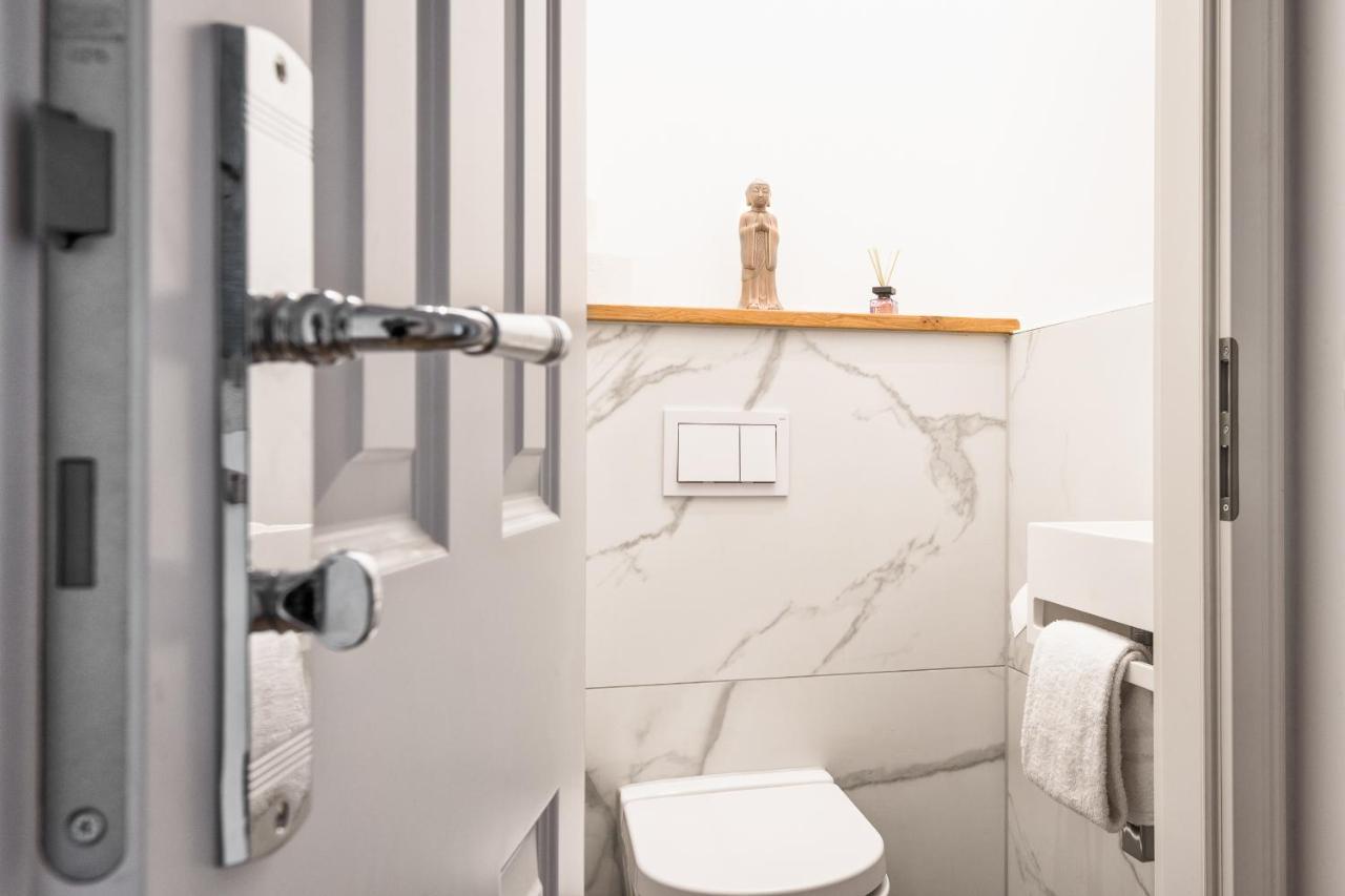 Riesiges Apartment Nahe Kudamm Sehr Schoner Altbau 123M2 Gross 12 Gaste Берлин Екстериор снимка