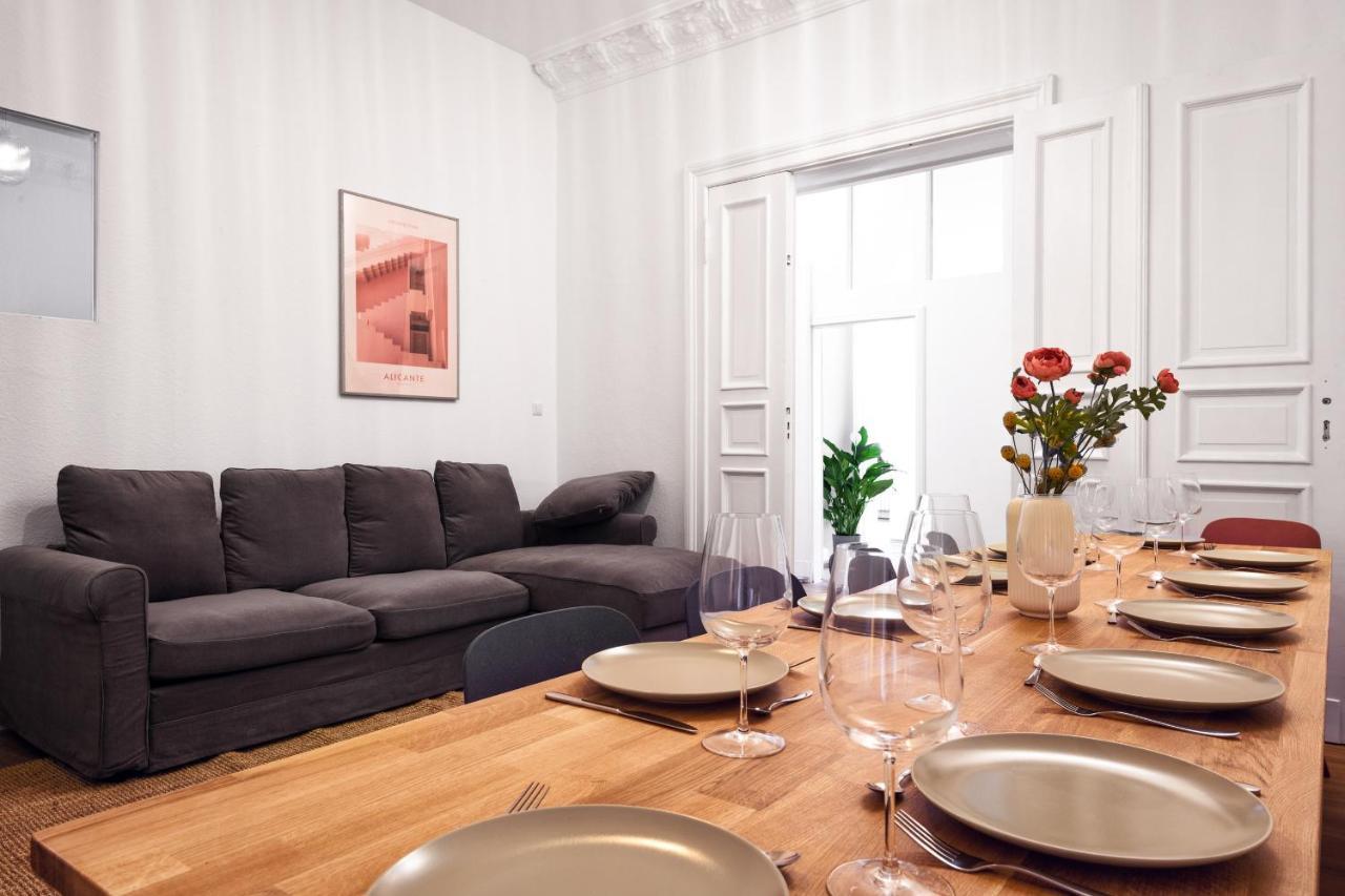 Riesiges Apartment Nahe Kudamm Sehr Schoner Altbau 123M2 Gross 12 Gaste Берлин Екстериор снимка